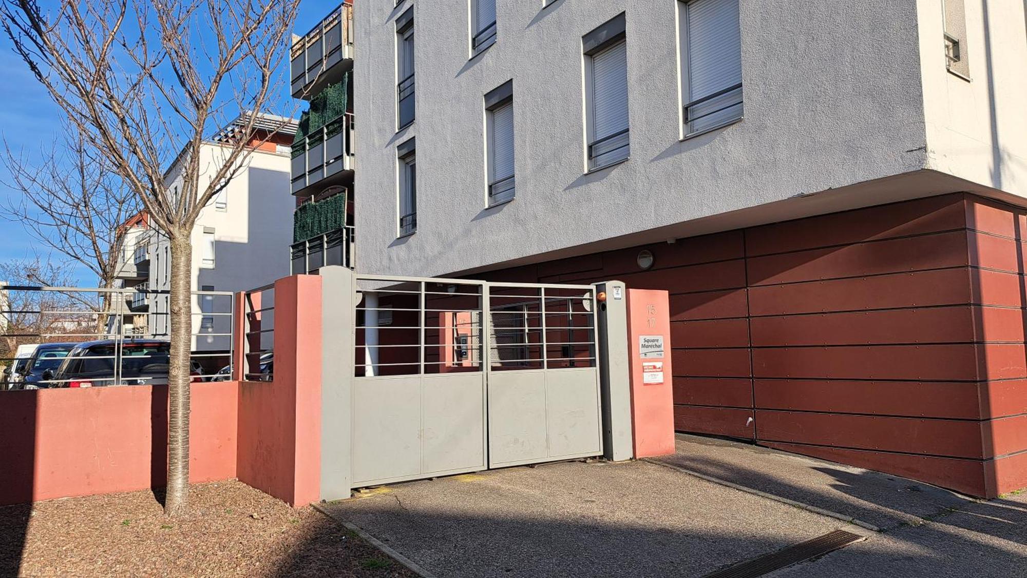 Appartement Cosy 3 Pieces Avec Garage Privatif Saint-Priest  Bagian luar foto